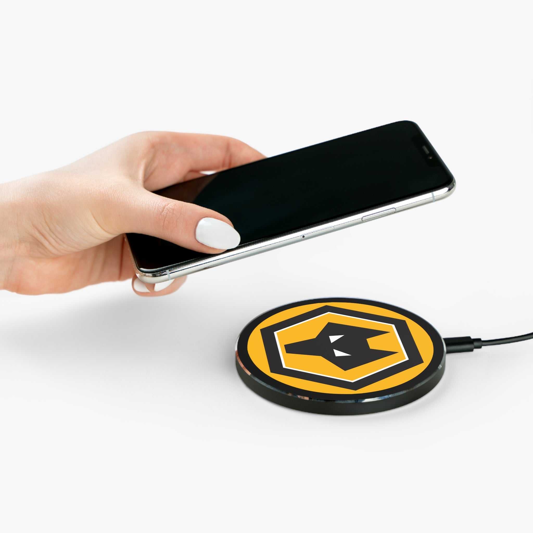 Wolves FC wireless charger with gold and black design, 10W fast charging, aluminium casing, and non-slip base for Qi smartphones.