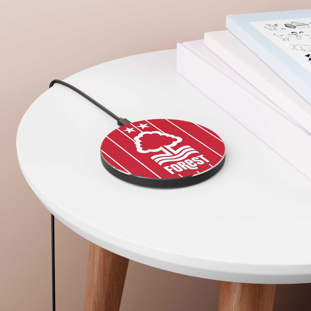 Nottingham Forest Fc wireless charger in red with tree crest, 10W fast charging, aluminium casing, Qi-compatible for smartphones