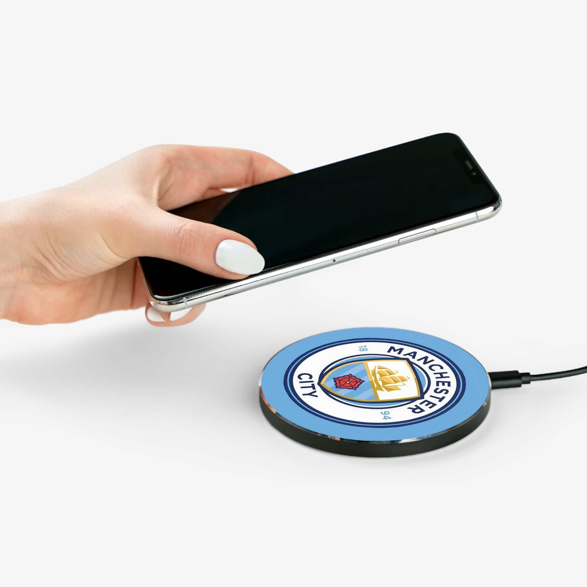 Manchester City wireless charger with sky blue colors and club crest, 10W fast charging, aluminum casing.