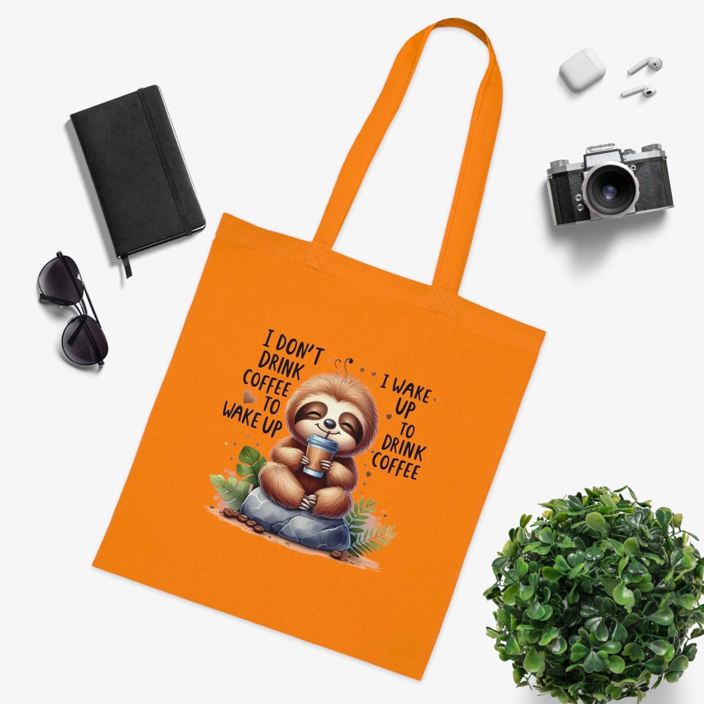 Cotton tote bag with cute sloth design, colorful and playful, ideal for sloth lovers and gift giving.