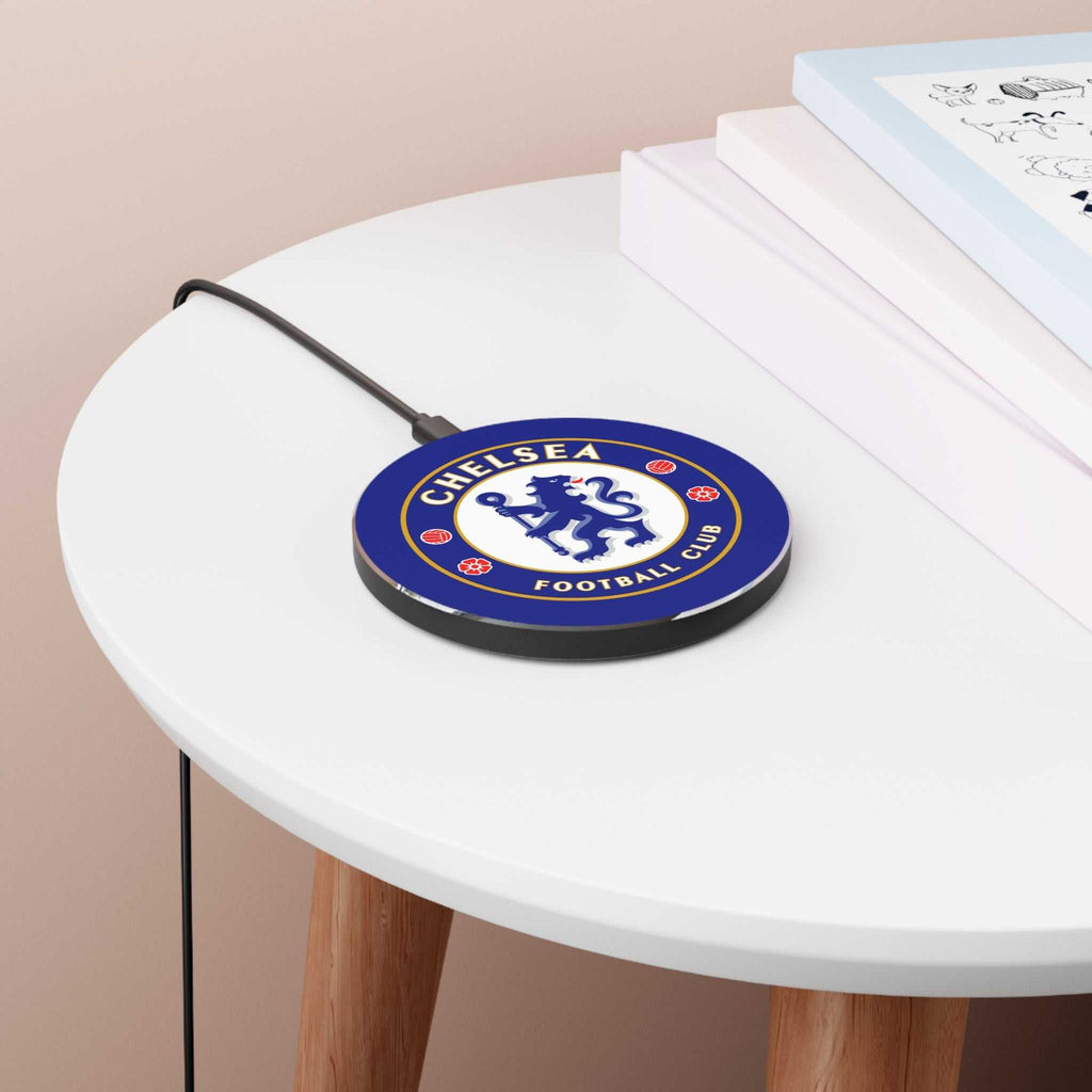 Chelsea FC wireless charger with blue and white lion crest, 10W fast charging, aluminium casing, compatible with all Qi-enabled phones