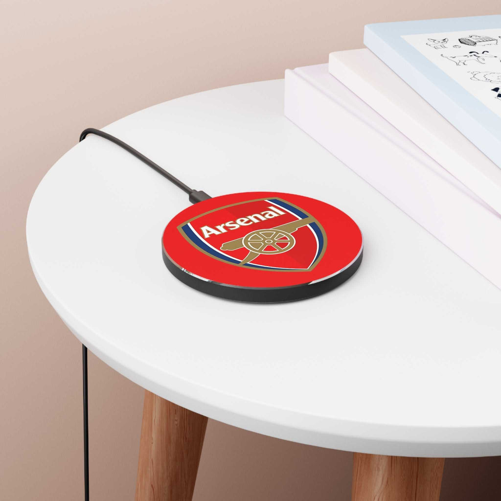 Arsenal FC wireless charger with 10W fast charging and club crest design
