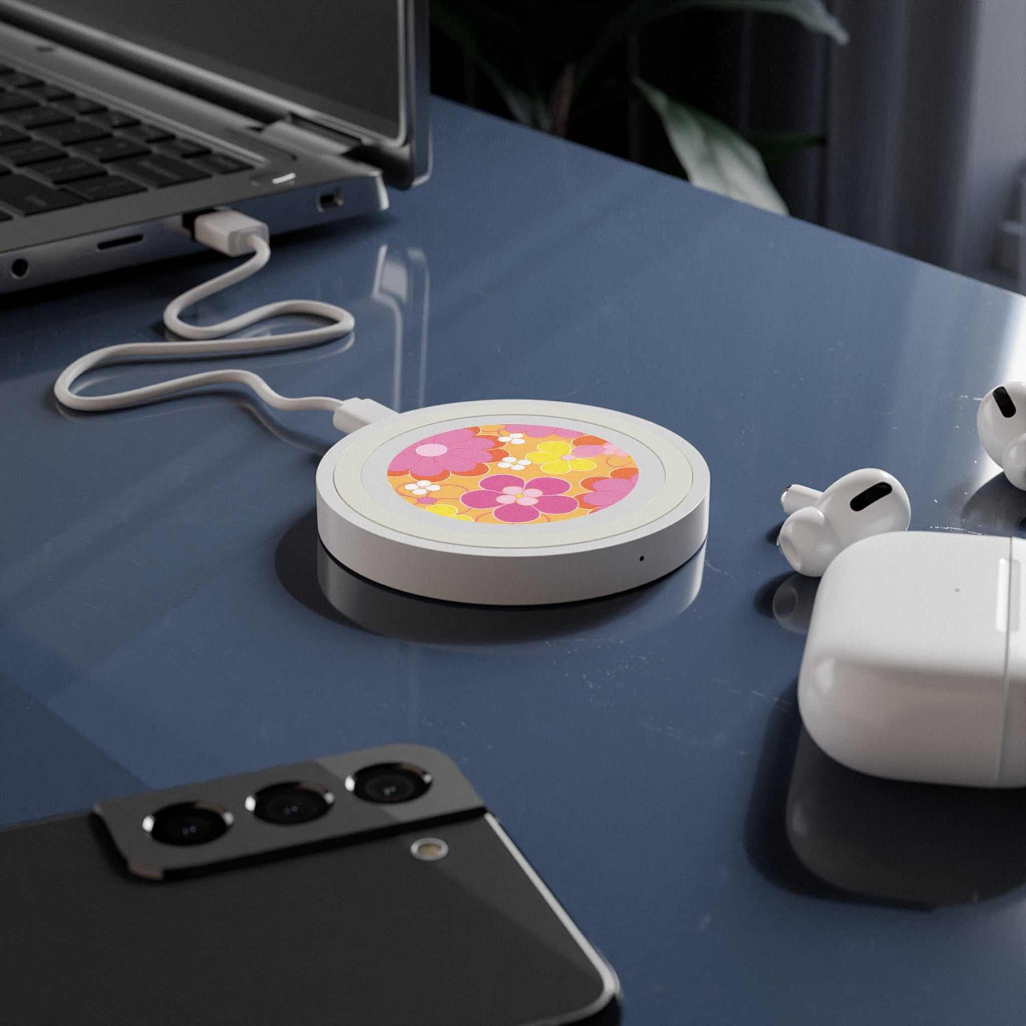 Retro Floral Design Wireless Charging Pad